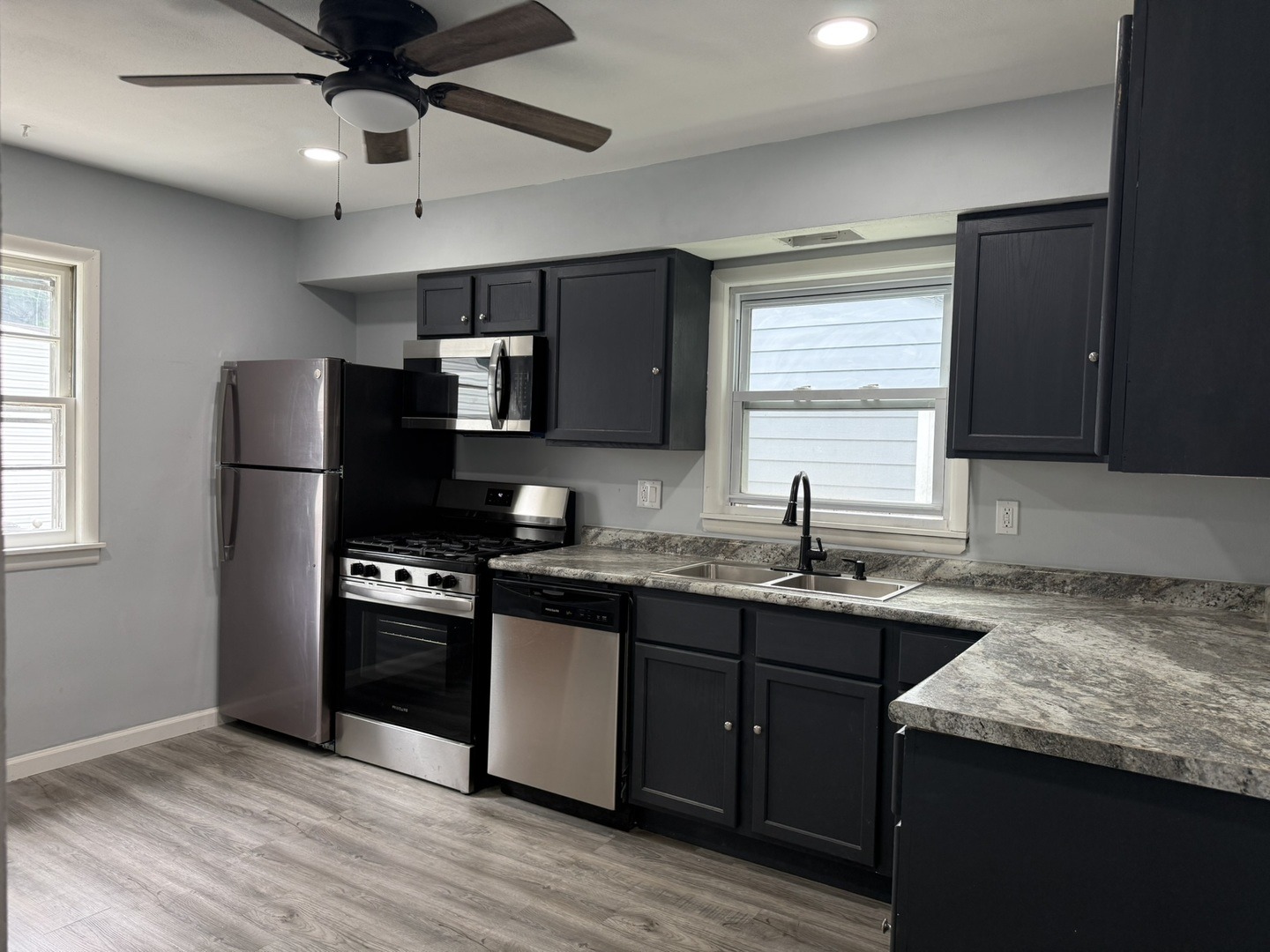 Pearl Ave, Rockford, IL 61103