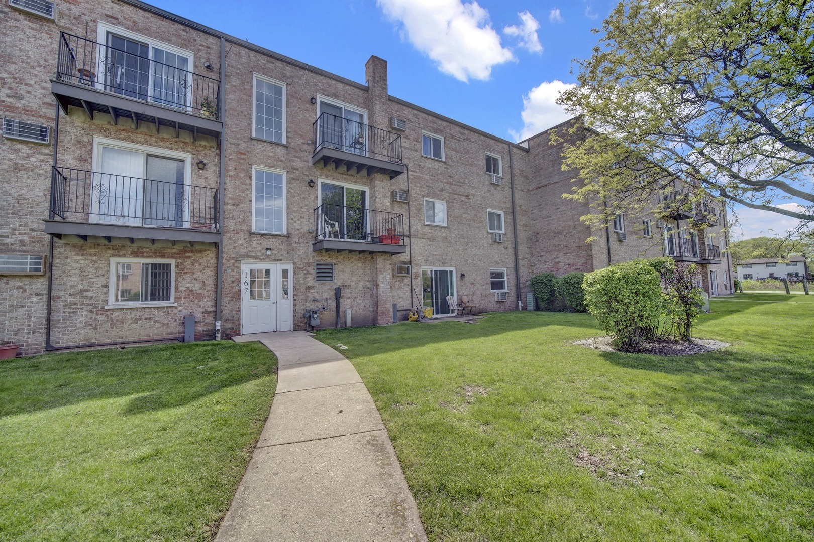 Elk Trl, Carol Stream, IL 60188
