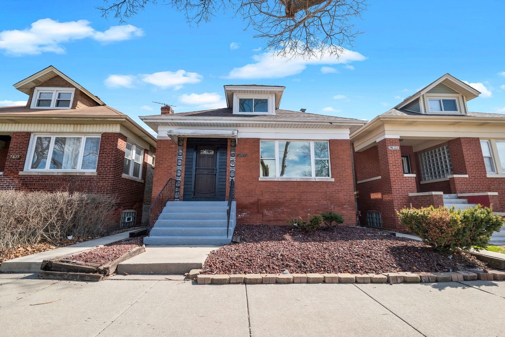 Luella Ave, Chicago, IL 60649 #1