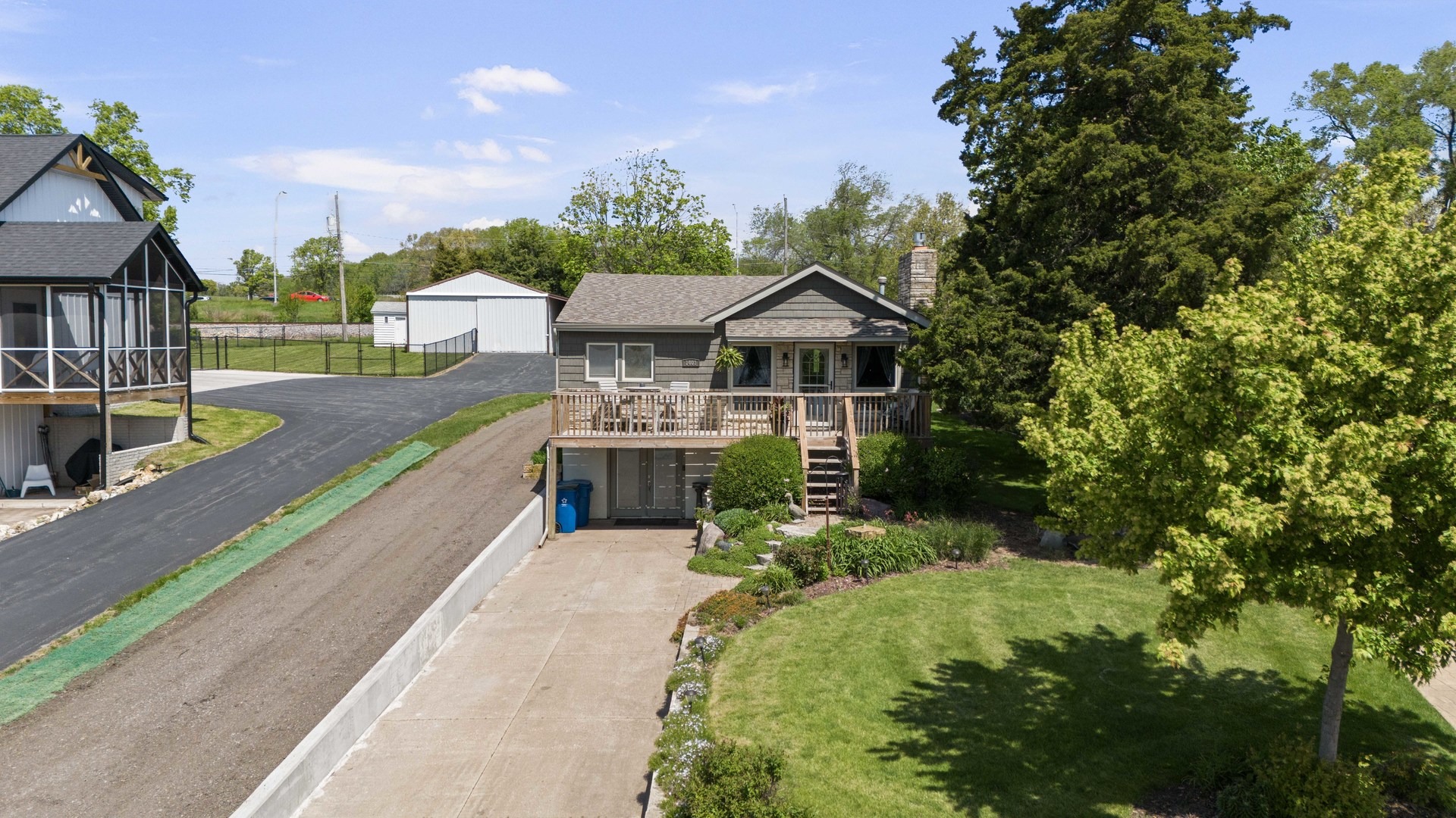 Canal Shore Dr, Le Claire, IA 52753