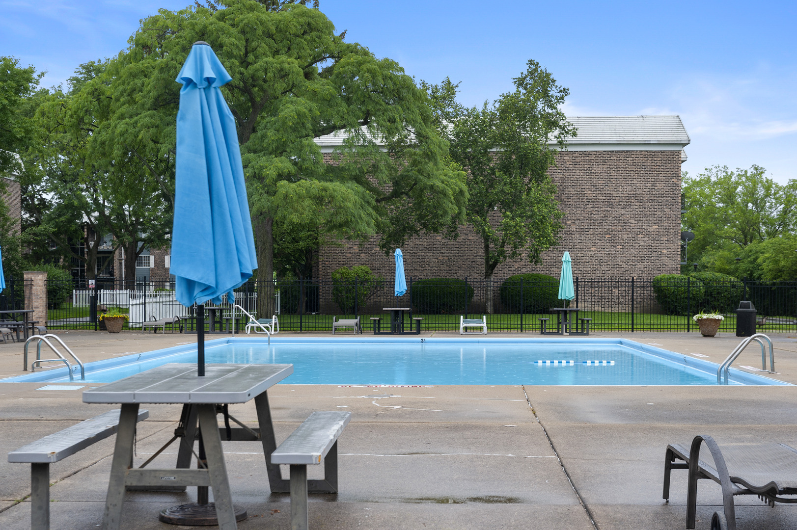 Windsor Dr, Arlington Heights, IL 60004