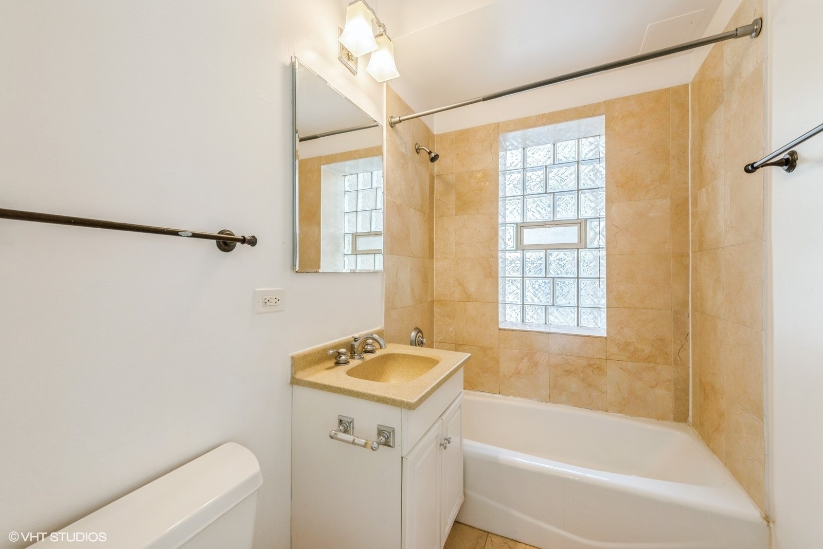 Kenmore Ave, Chicago, IL 60640