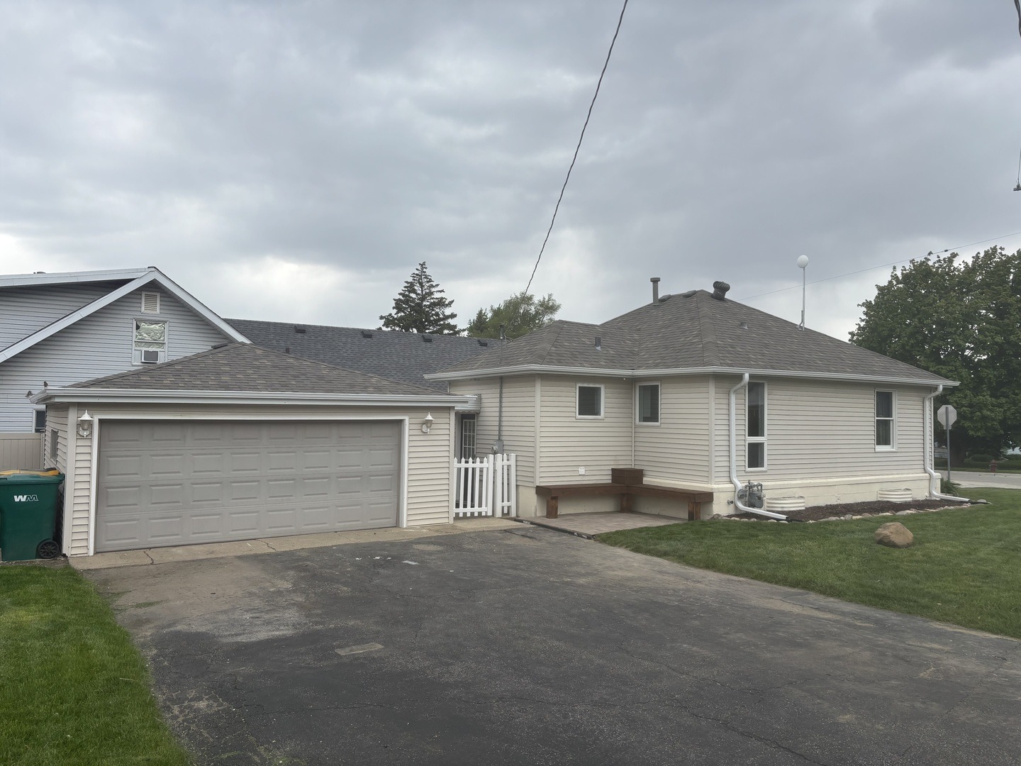 17th St, Lockport, IL 60441