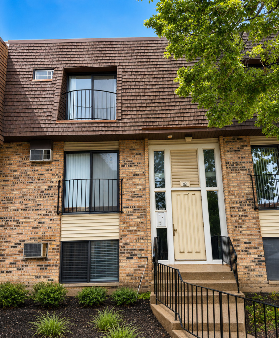 Waters Edge Dr, Glendale Heights, IL 60139