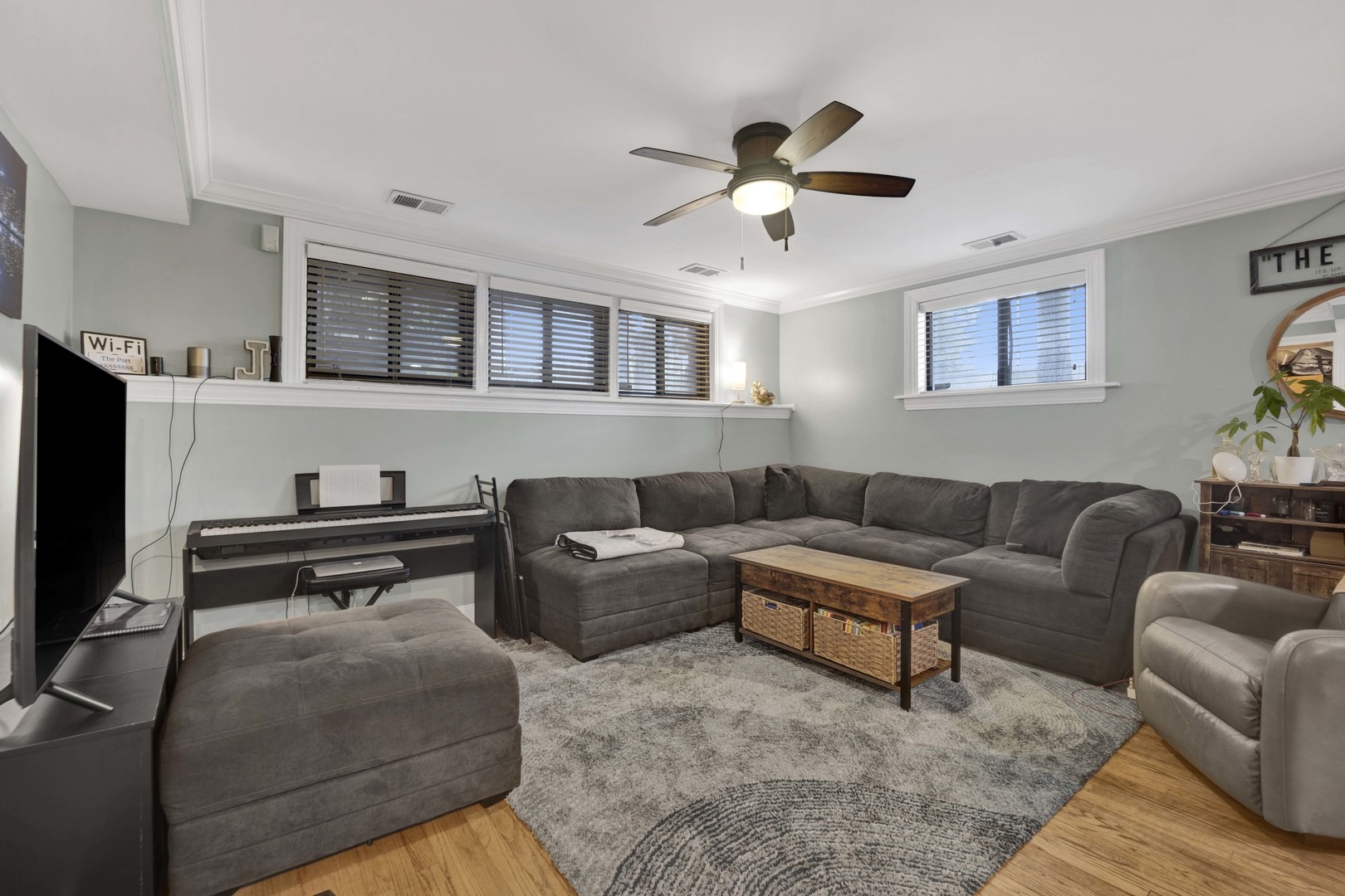 Grace St, Chicago, IL 60613