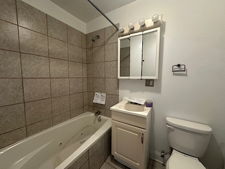 Winchester Ave, Chicago, IL 60626