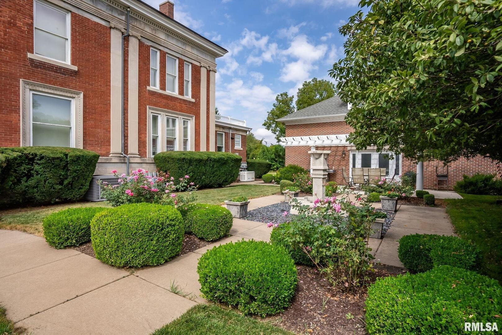 Clay St, Davenport, IA 52804 #1