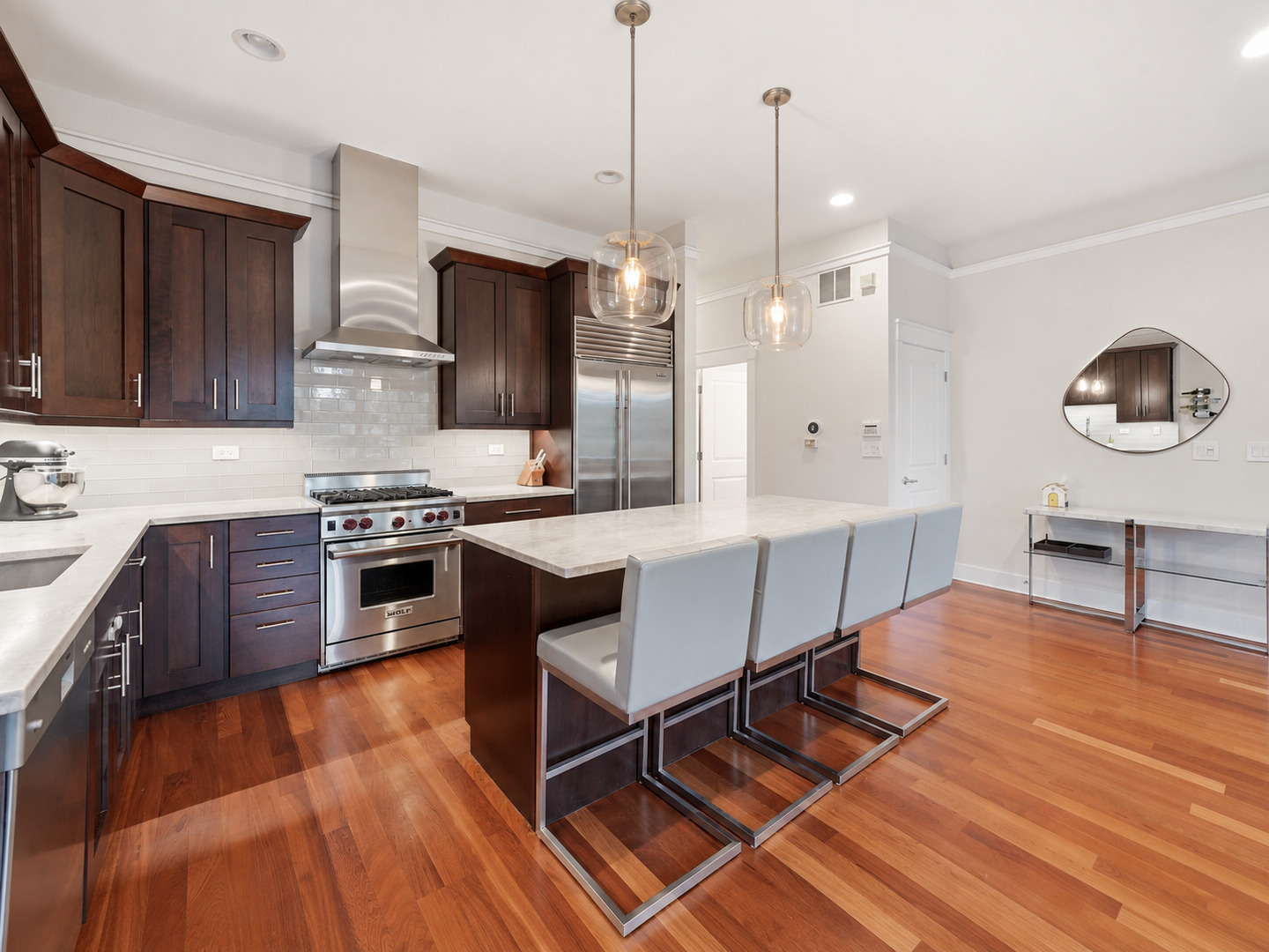 Briar Pl, Chicago, IL 60657 #1