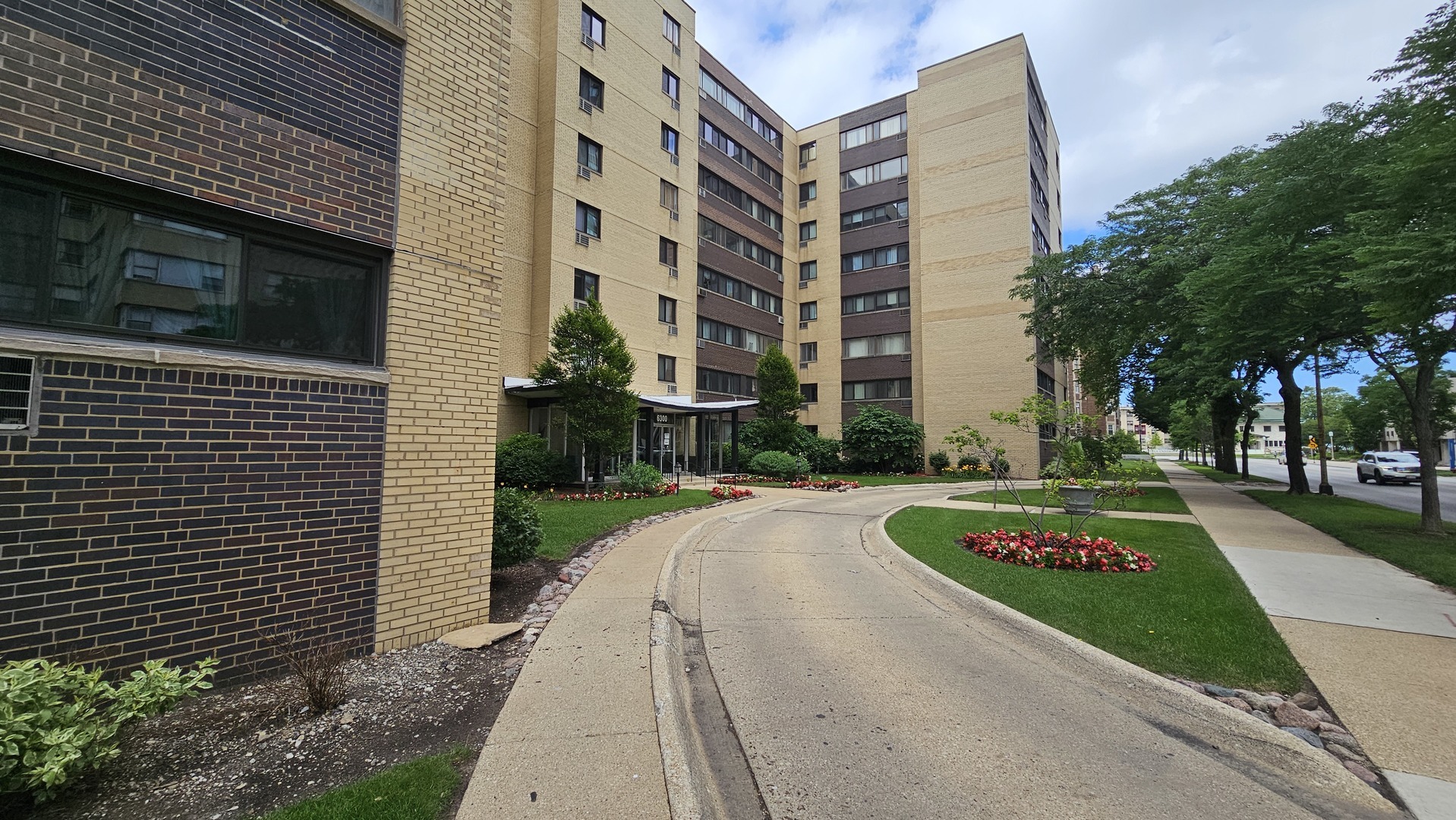 Sheridan Rd, Chicago, IL 60660 #1