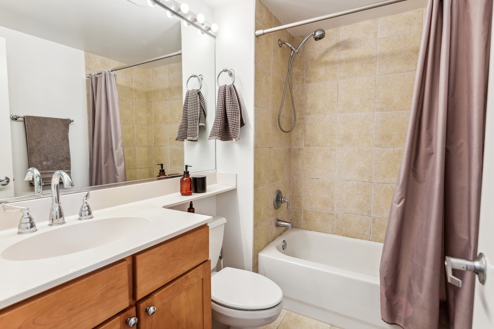 Larrabee St, Chicago, IL 60654 #1