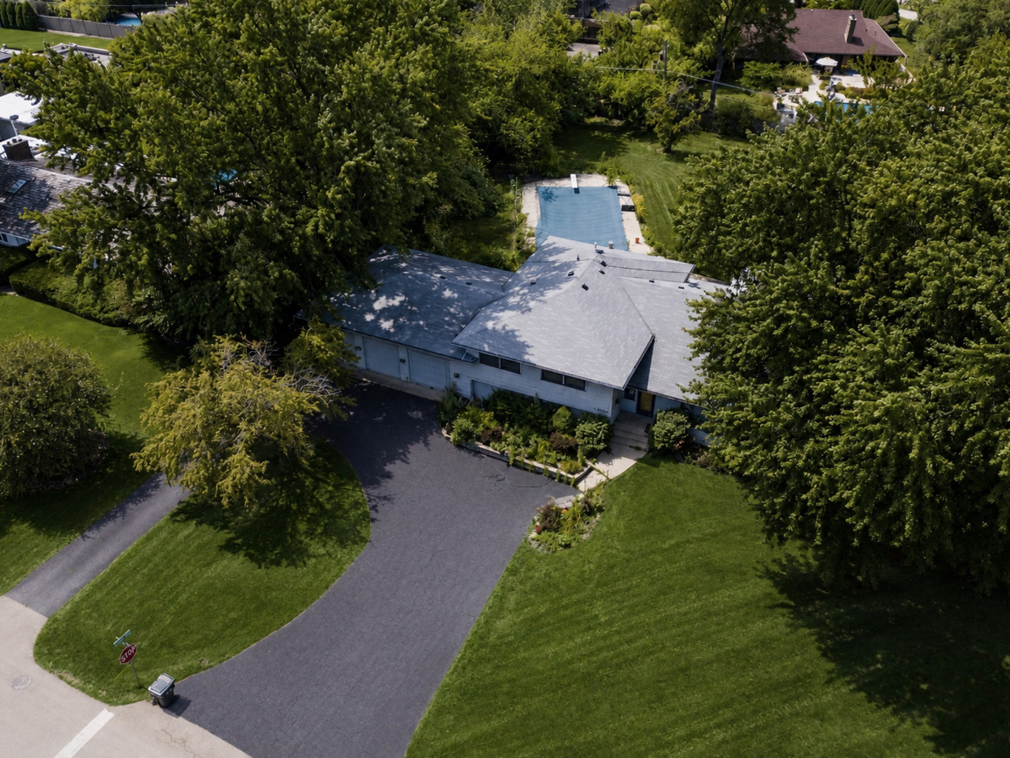 White Oak Dr, Northbrook, IL 60062