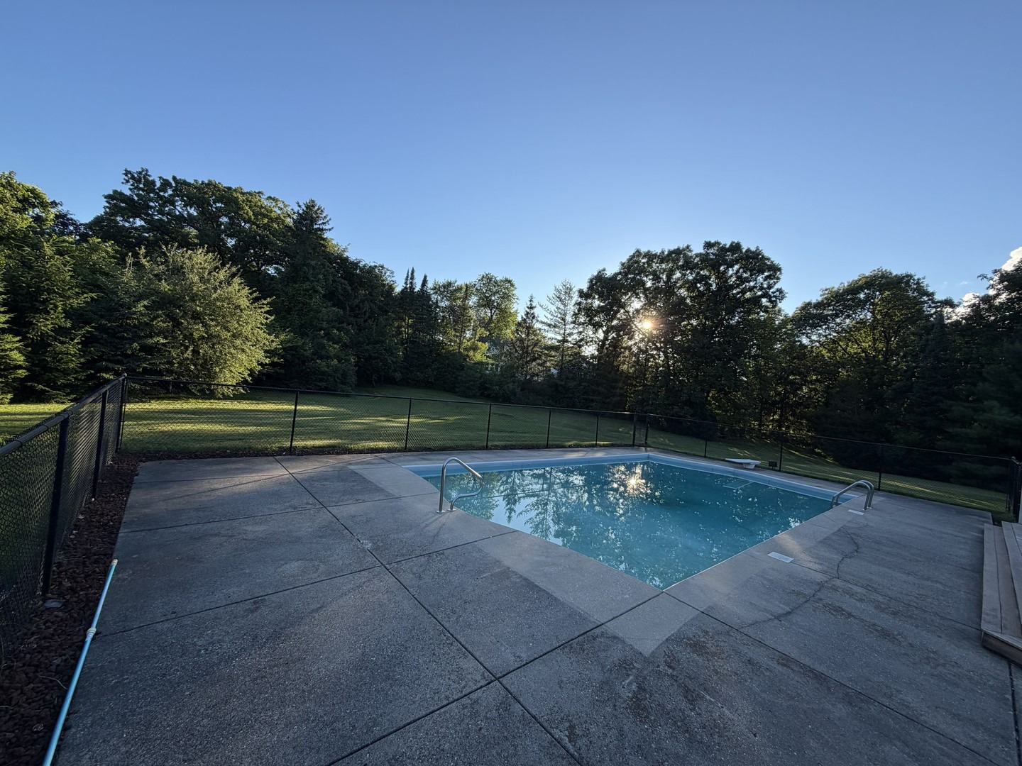 Thomas Atkinson Rd, Inverness, IL 60067