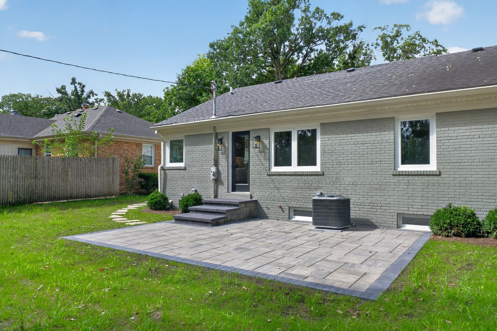 Barberry Rd, Highland Park, IL 60035