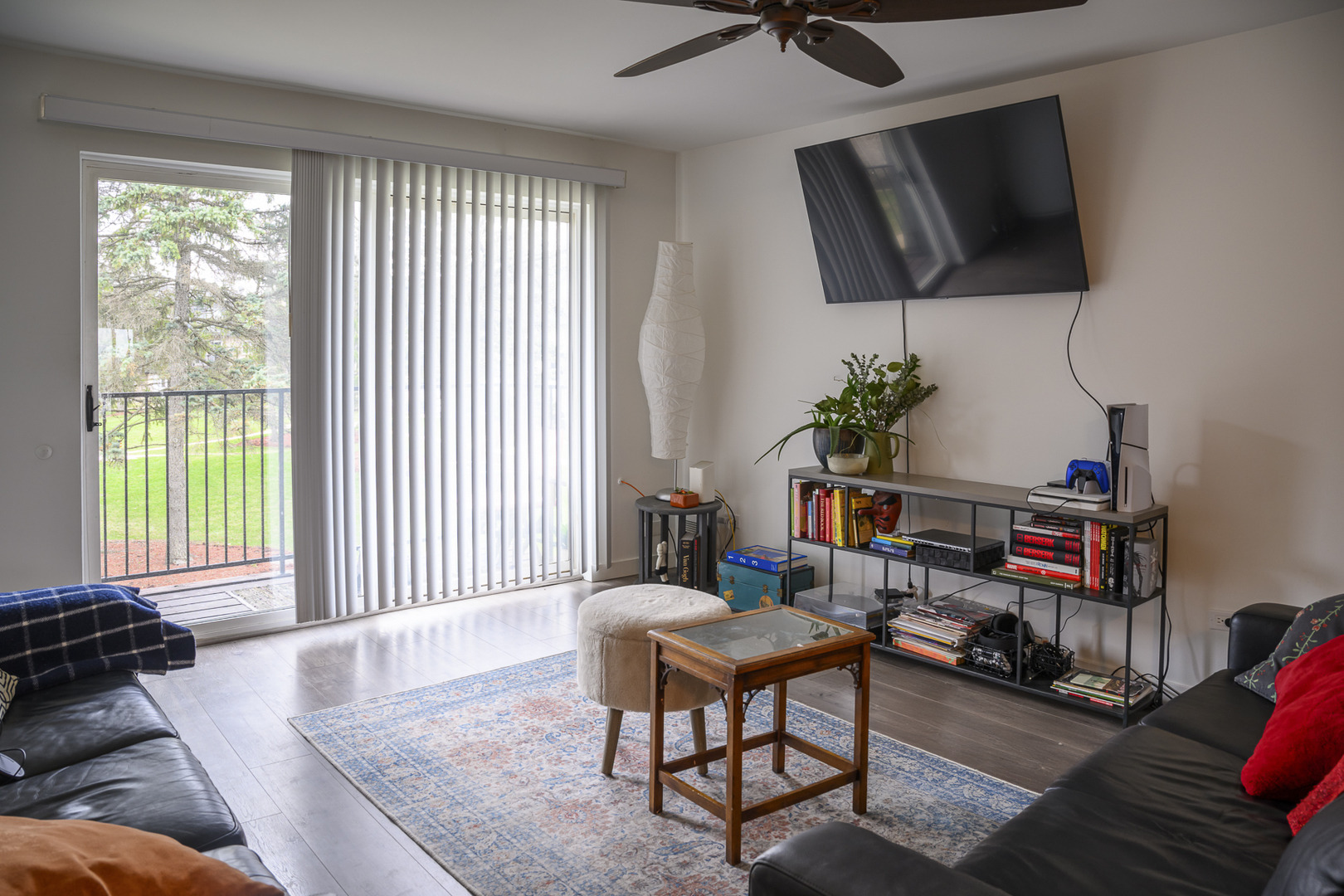 Bay Colony Dr, Des Plaines, IL 60016
