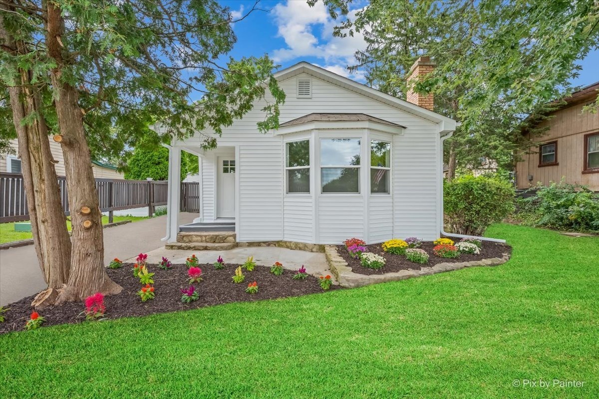 Summit Dr, Barrington, IL 60010
