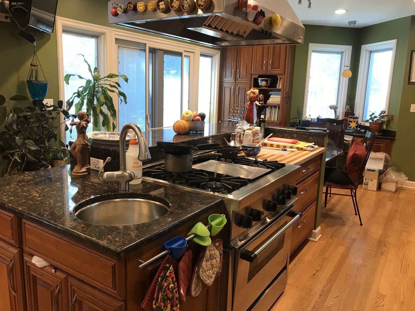 Lincoln Ave, Niles, IL 60714