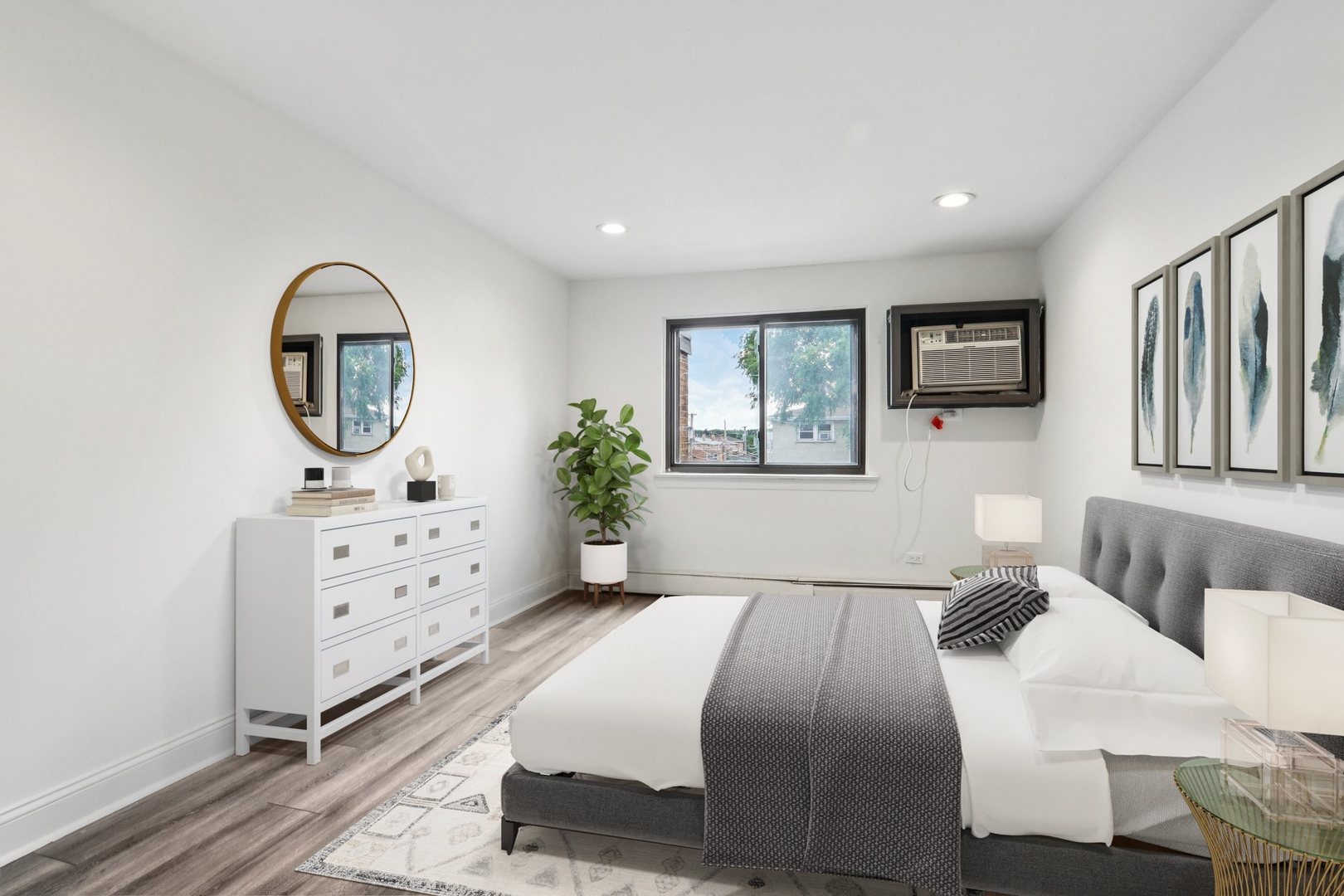 Chester Ave, Chicago, IL 60656