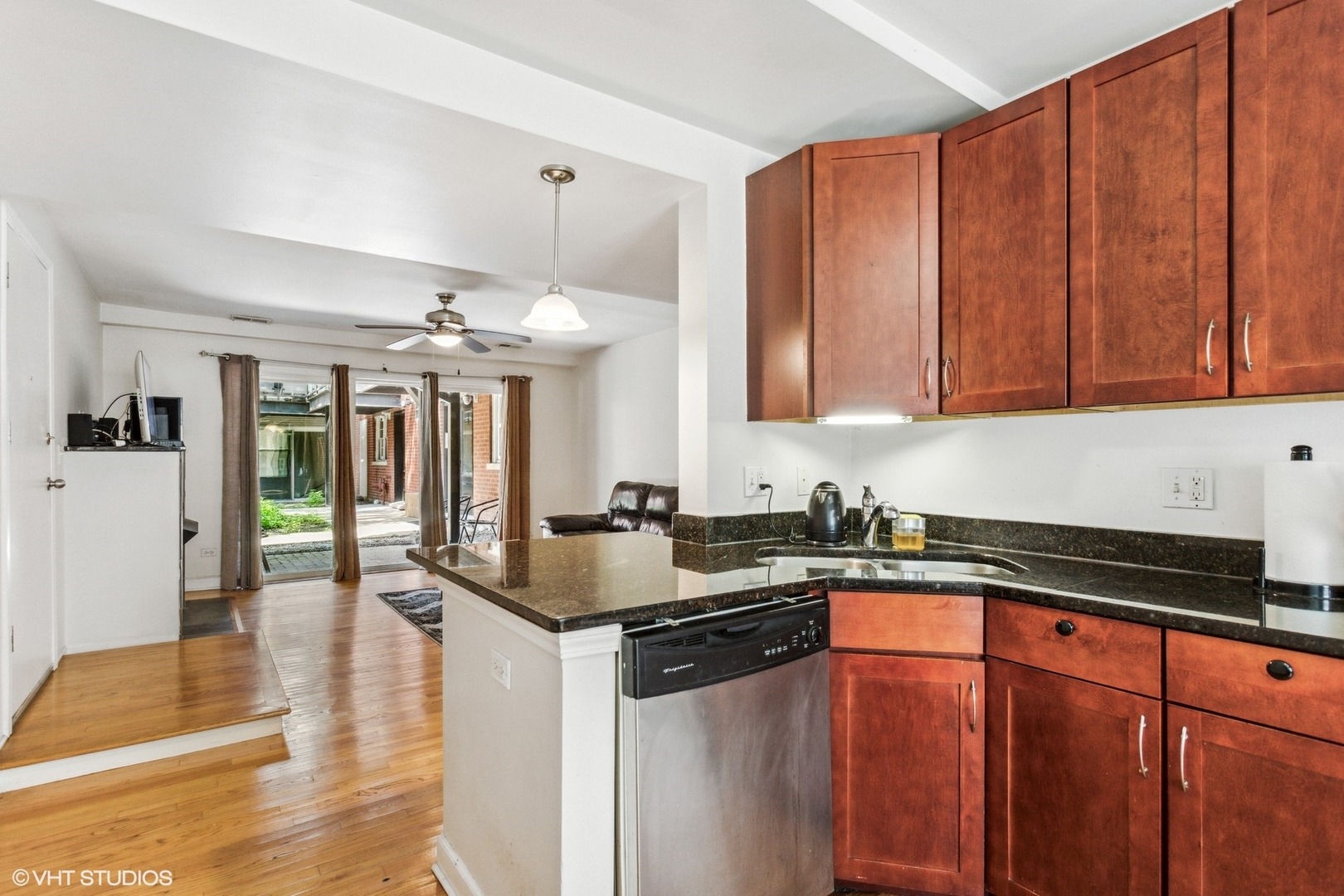 Damen Ave, Chicago, IL 60645