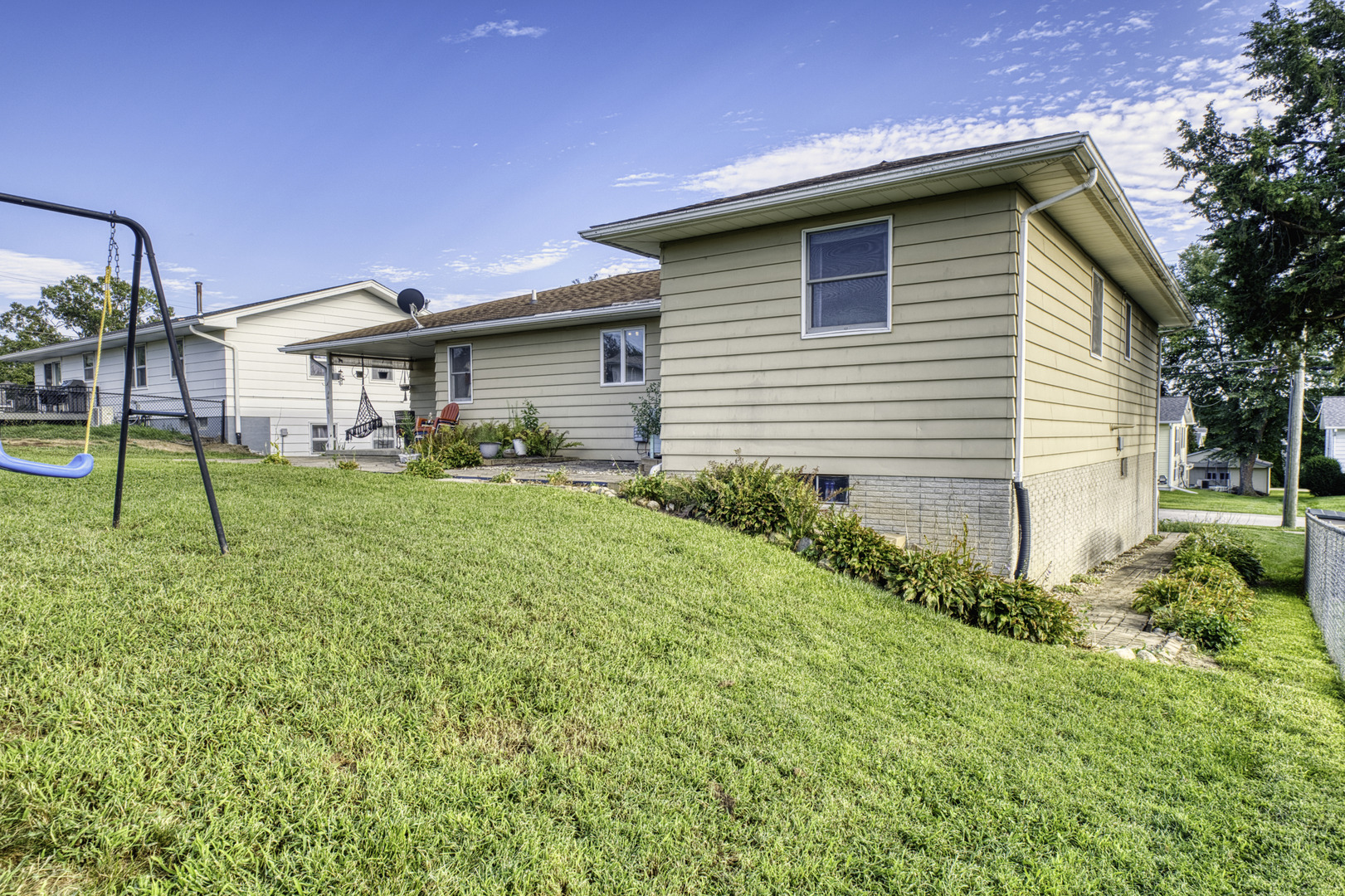 3rd Ave, Fulton, IL 61252