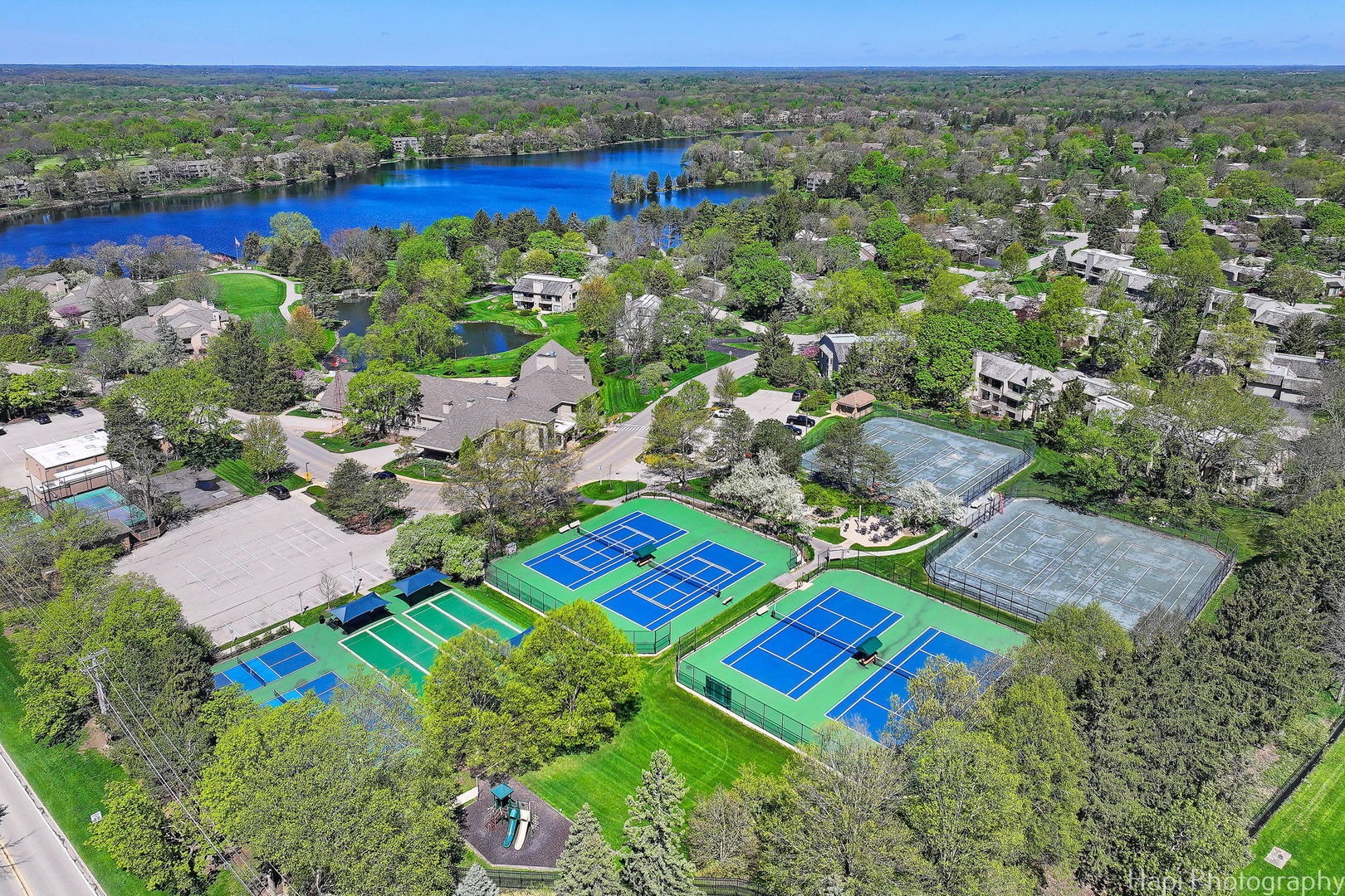 Shoreline Rd, Lake Barrington, IL 60010
