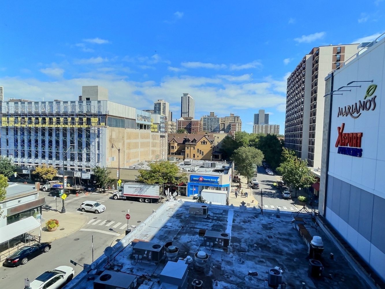 Barry Ave, Chicago, IL 60657