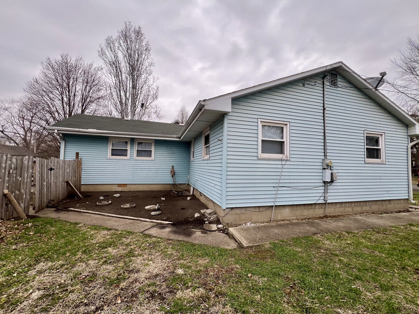 Champaign St, Bement, IL 61813