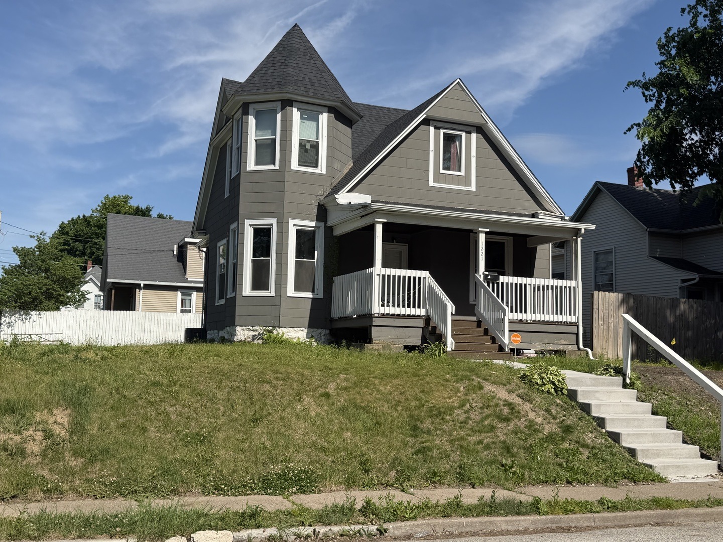 Brown St, Davenport, IA 52804