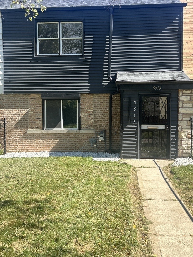 Merrion Ave, Chicago, IL 60617