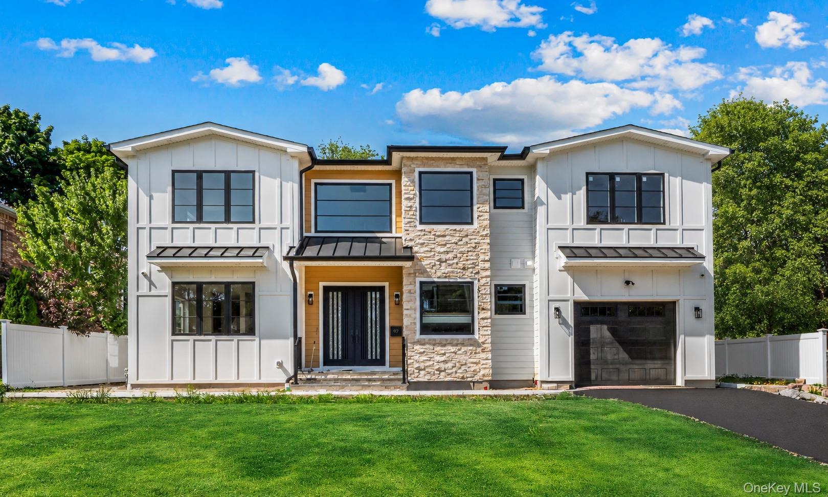 North Ct, Roslyn Heights, NY 11577