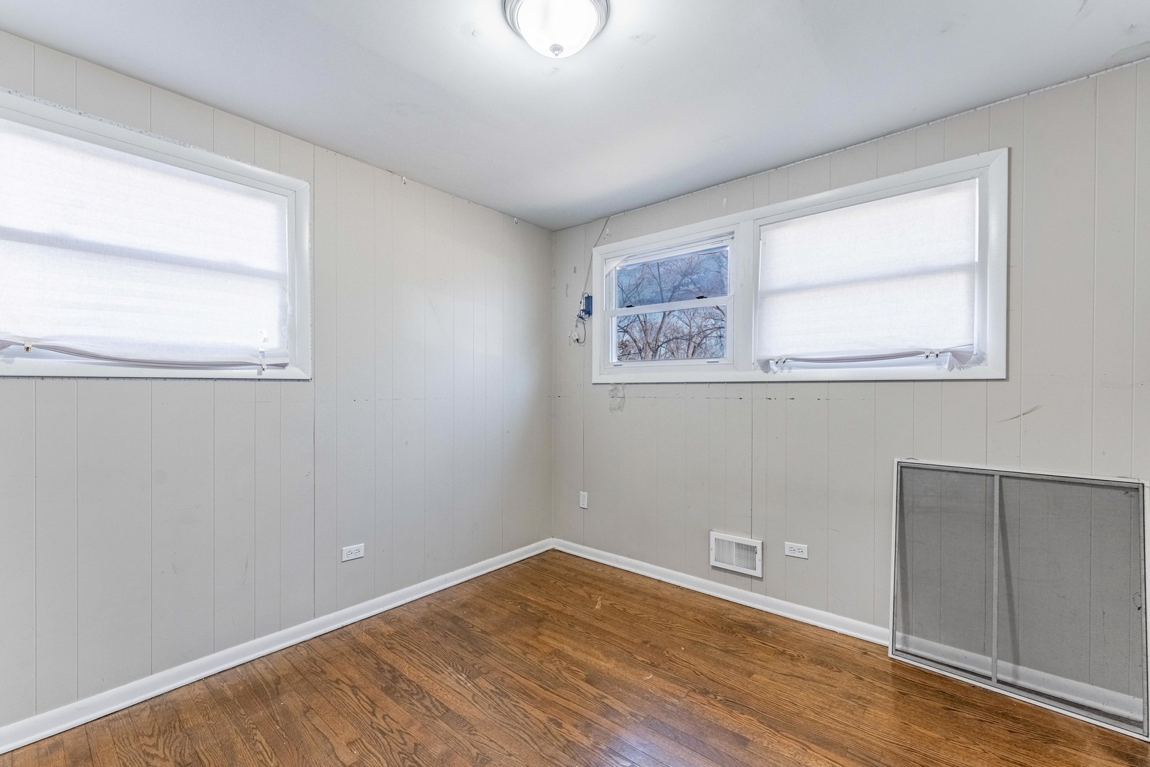 Roy Ave, Northlake, IL 60164