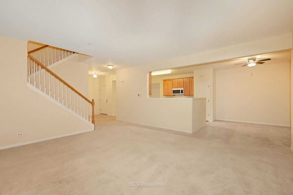 Yellowstone Dr, Streamwood, IL 60107 #1