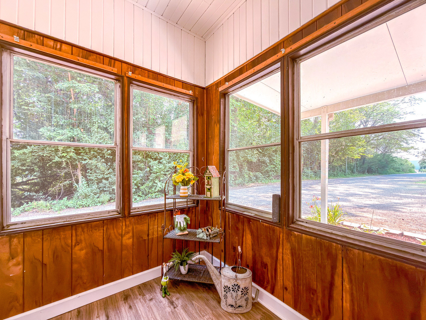 Leonard Rd, Rockford, IL 61109