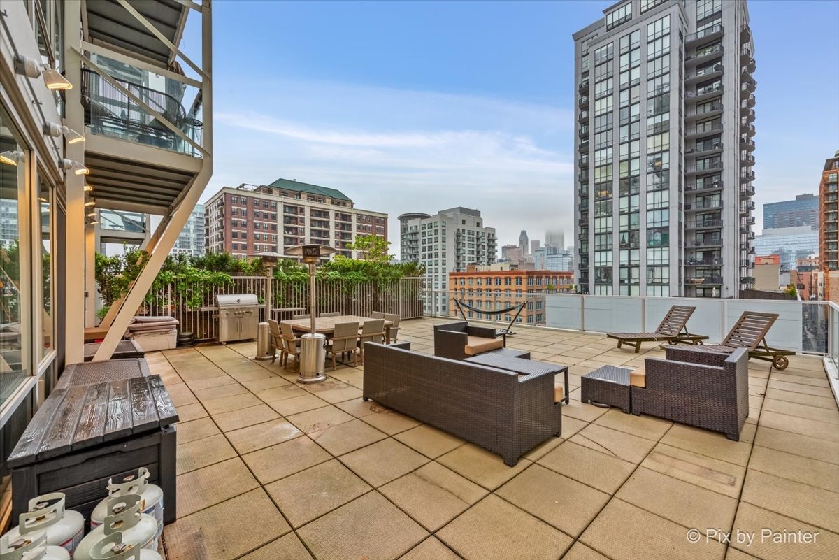 Kingsbury St, Chicago, IL 60654 #1