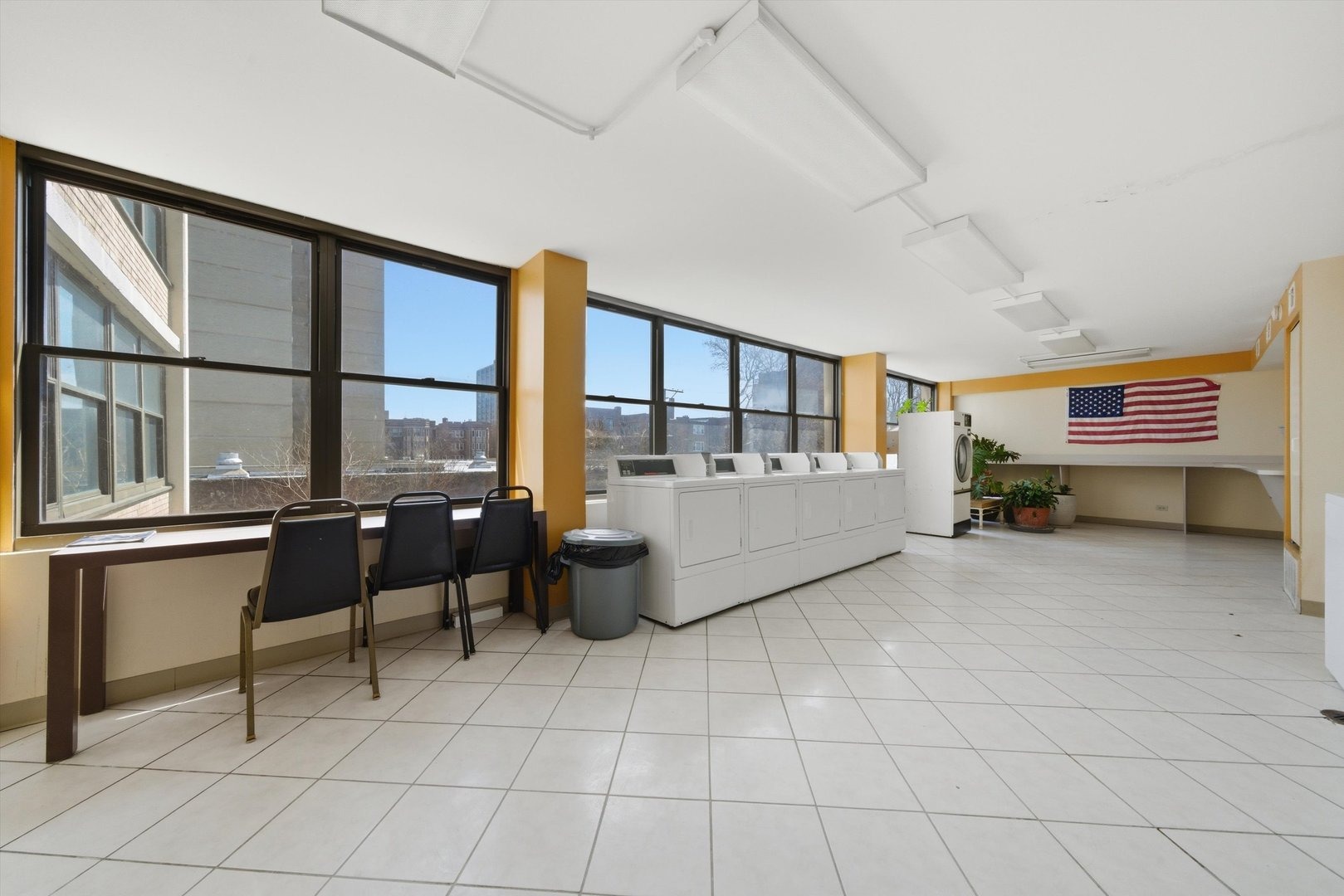 Crandon Ave, Chicago, IL 60649