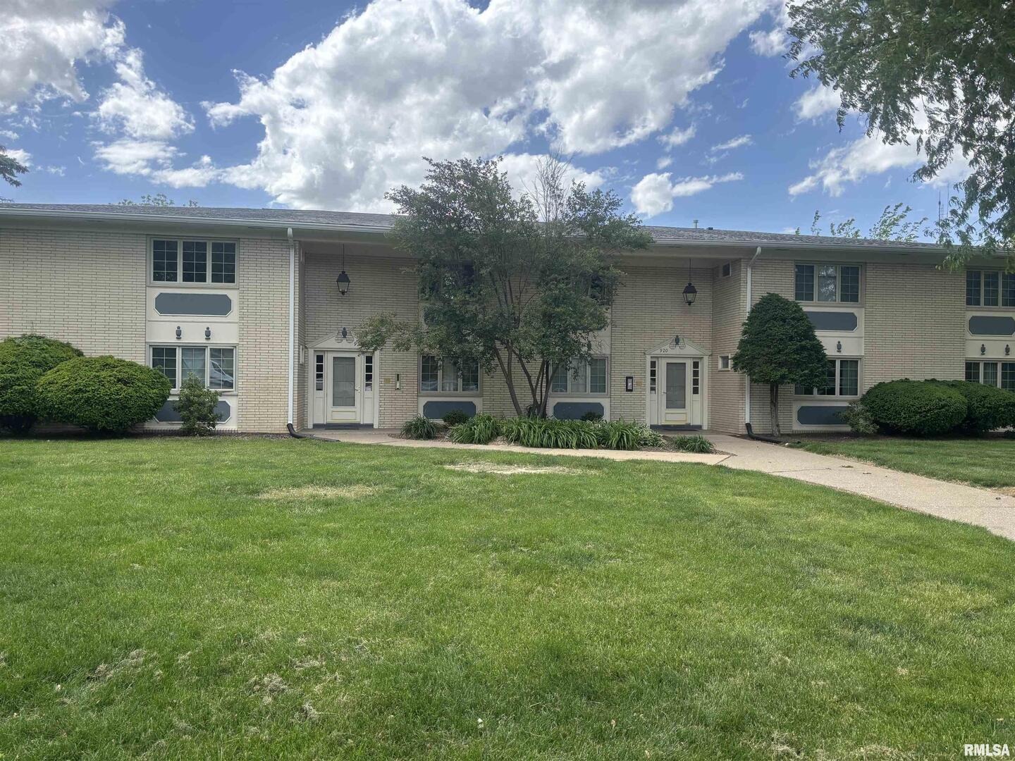 17th St, Moline, IL 61265