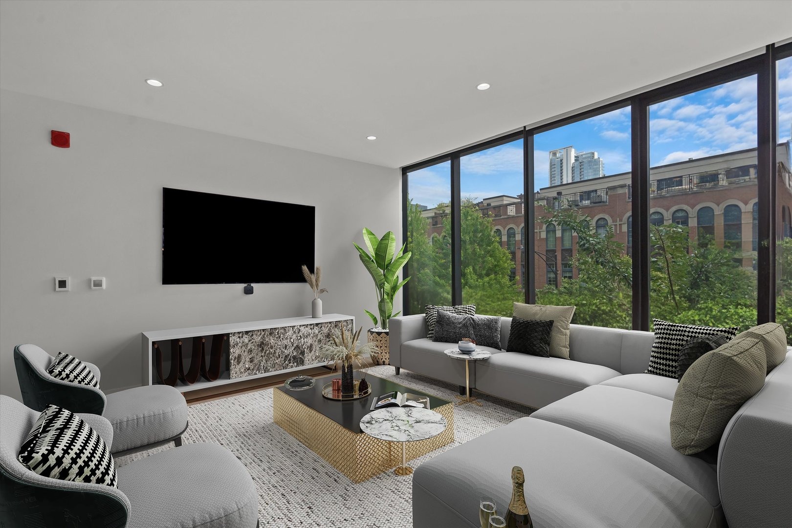 Superior St, Chicago, IL 60654 #1