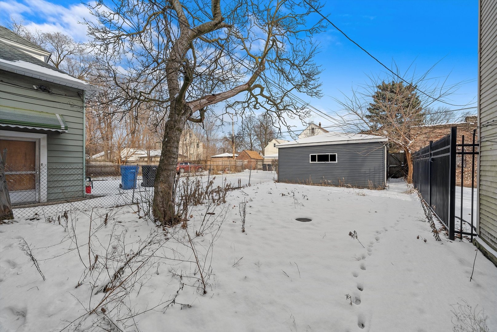 Saginaw Ave, Chicago, IL 60617 #1