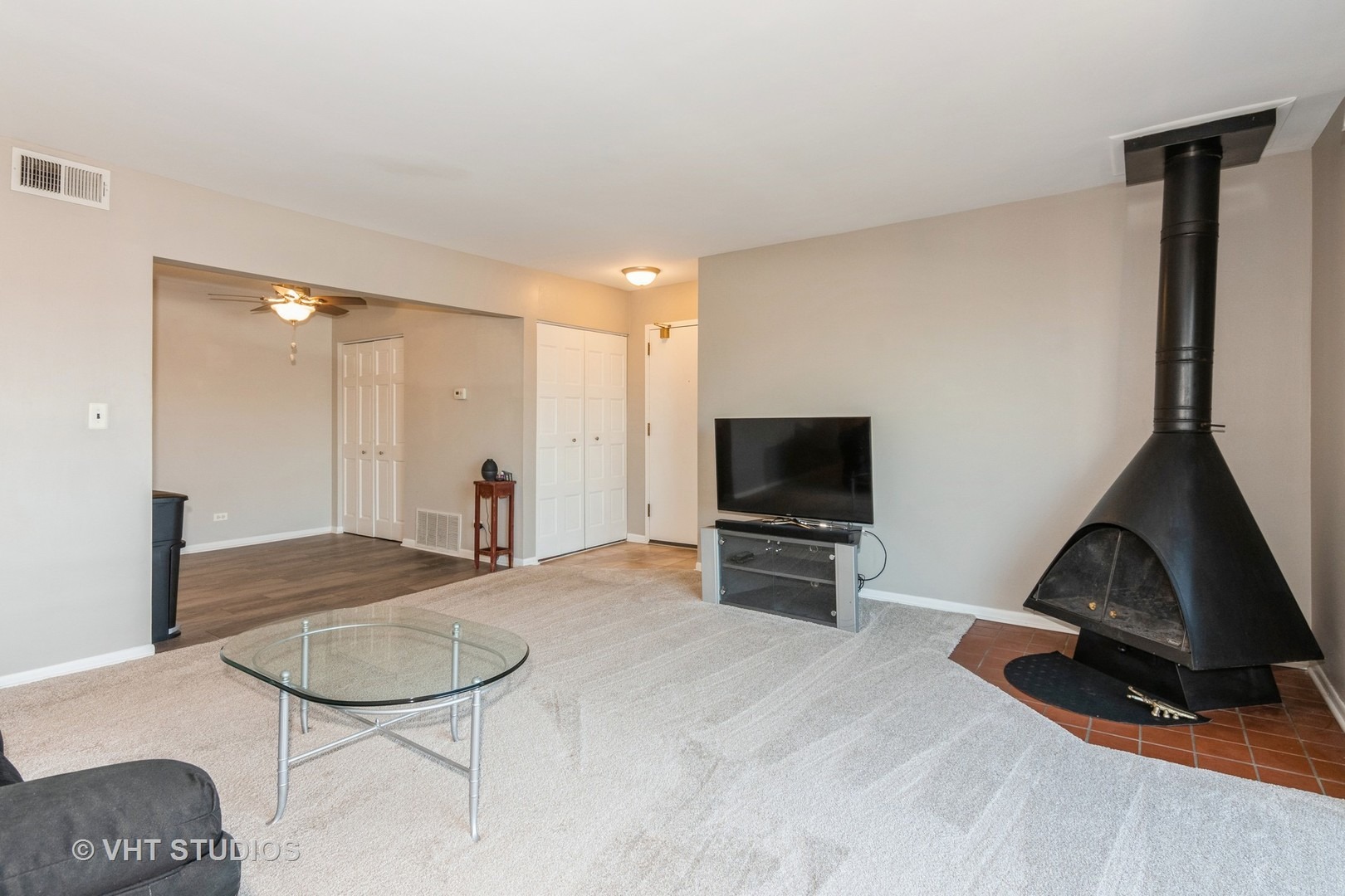 Derry Ct, Schaumburg, IL 60193