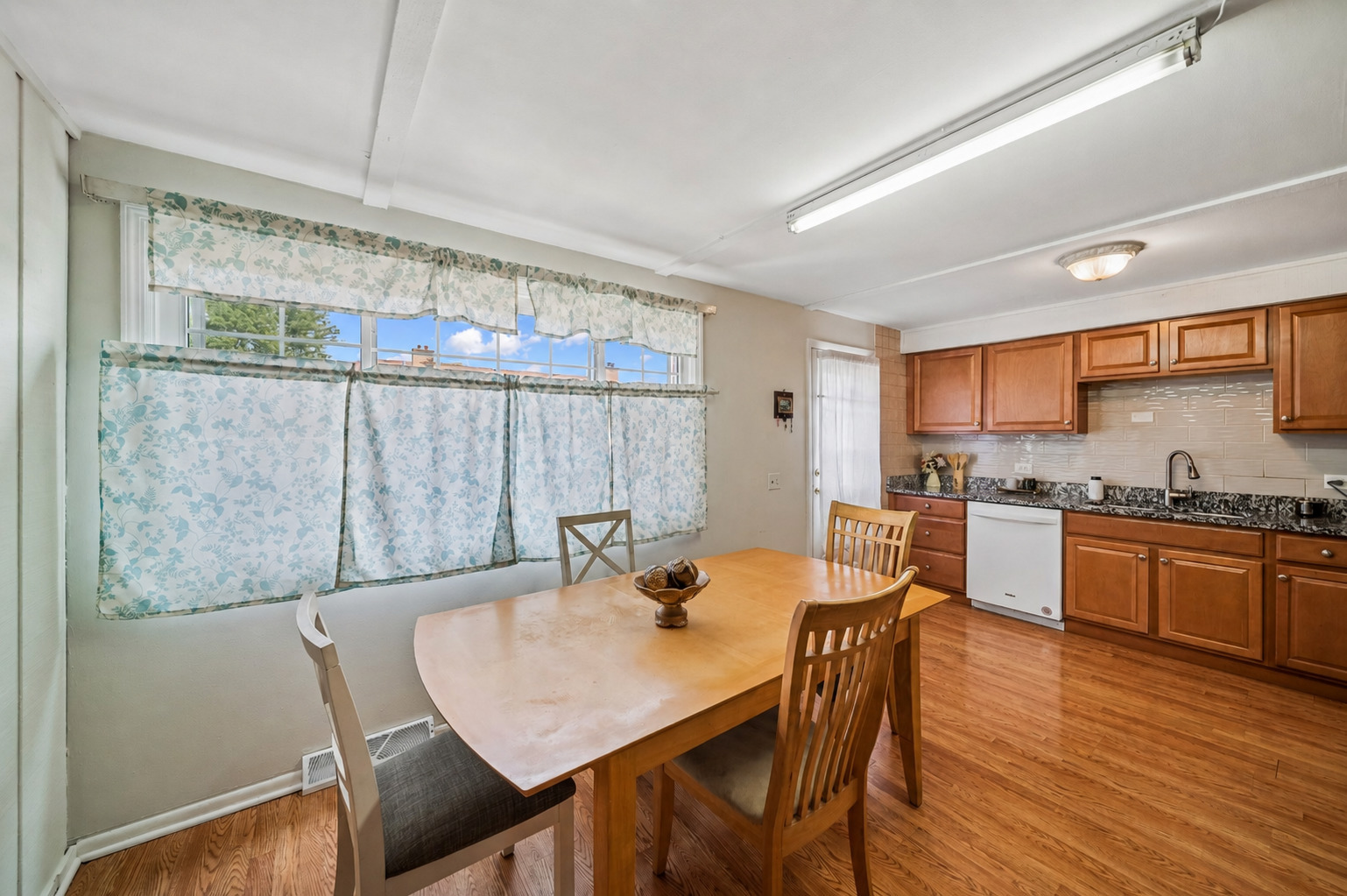 James Ct, Glendale Heights, IL 60139
