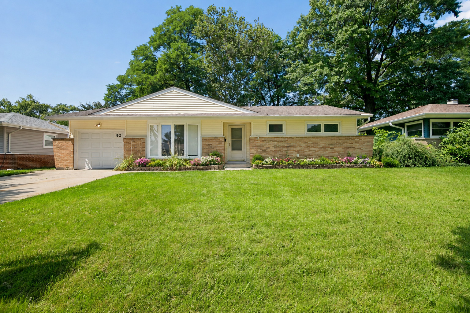 Wildwood Rd, Elk Grove Village, IL 60007