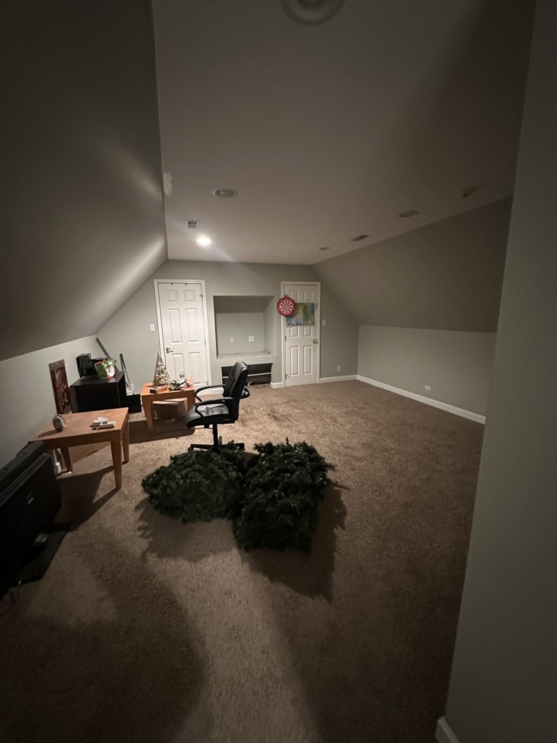 Royal Oak Dr, Steger, IL 60475