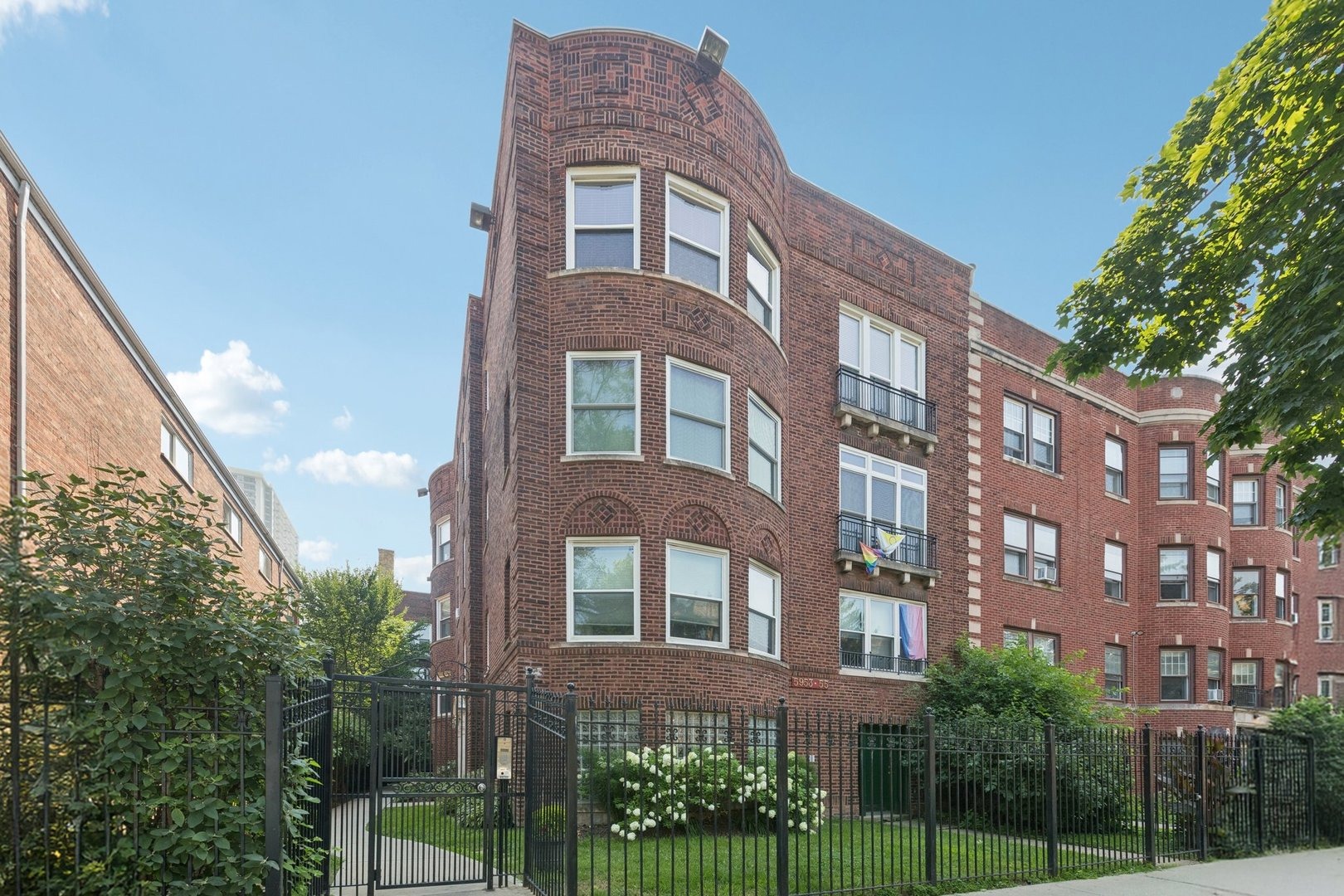 Winthrop Ave, Chicago, IL 60660 #1