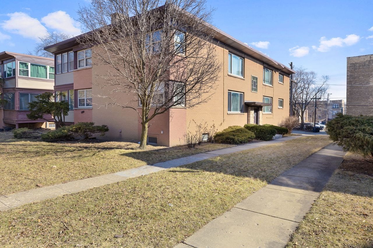 Ridge Ave, Evanston, IL 60202
