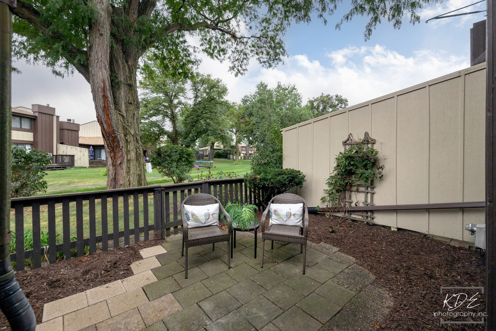 Cascade Dr, Indian Head Park, IL 60525