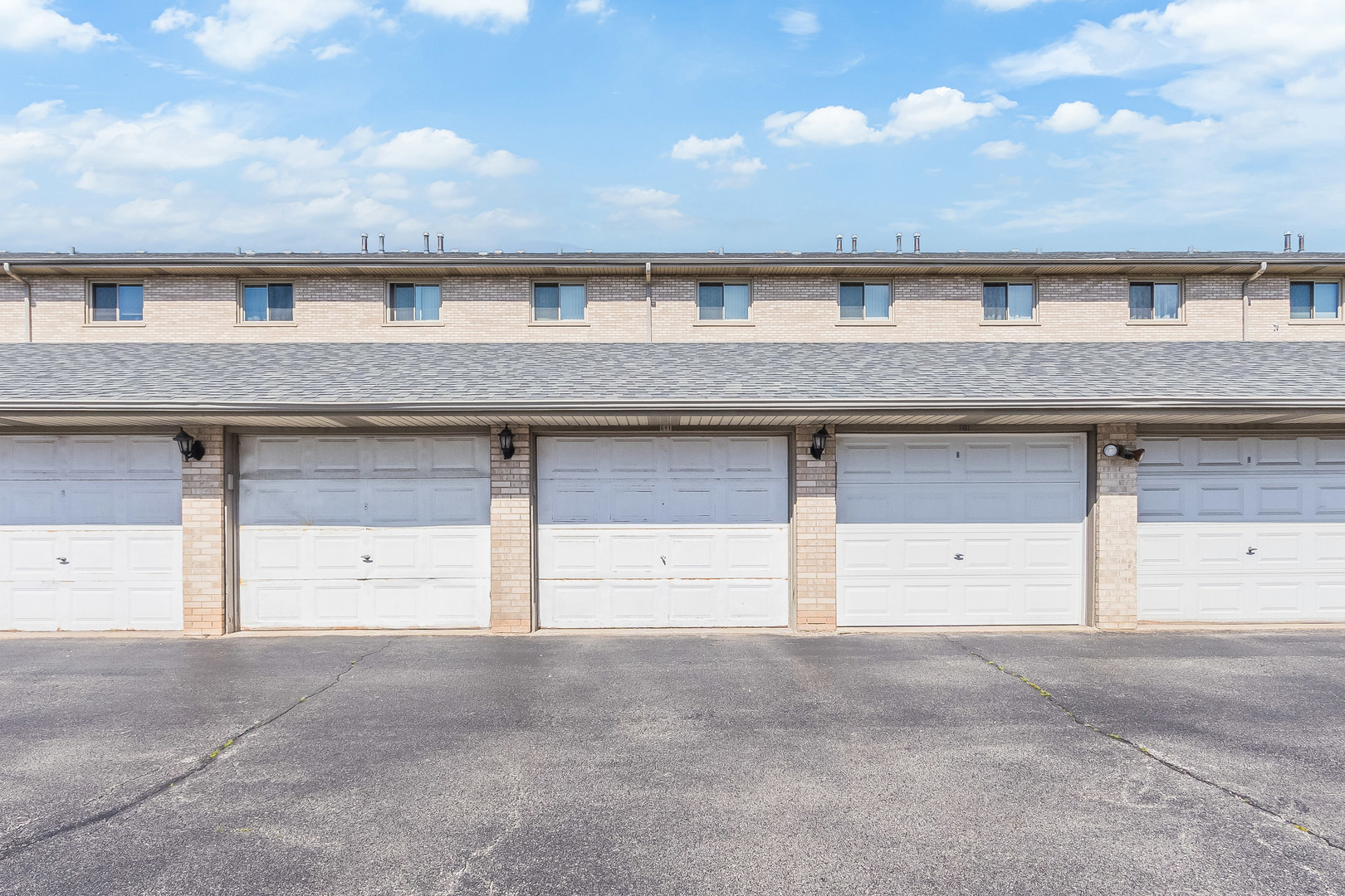 79th Ave, Hickory Hills, IL 60457