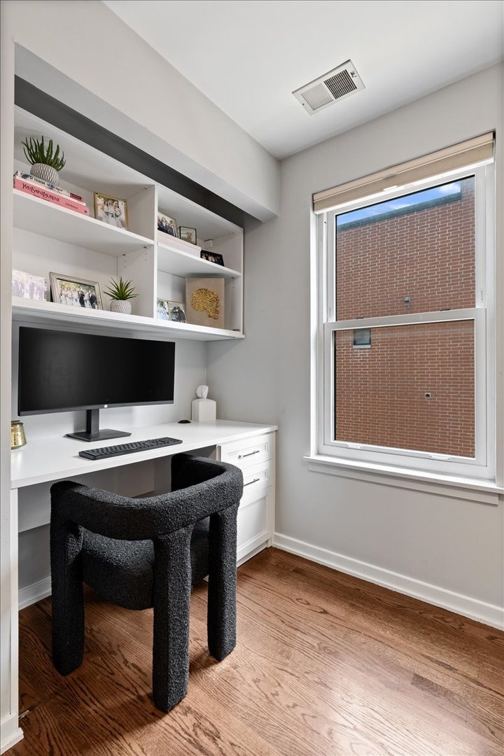 Fletcher St, Chicago, IL 60657 #1