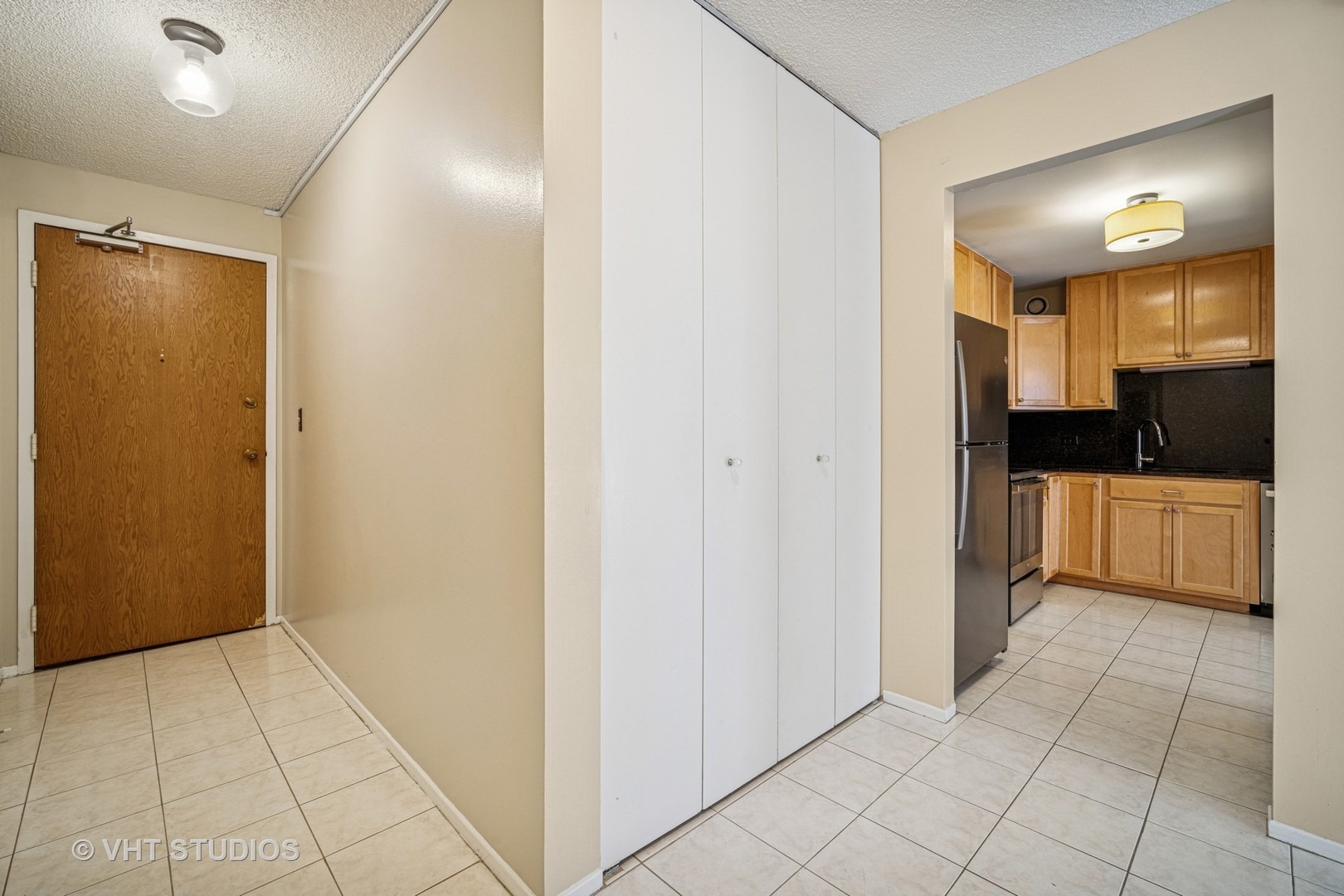 Huron St, Chicago, IL 60654