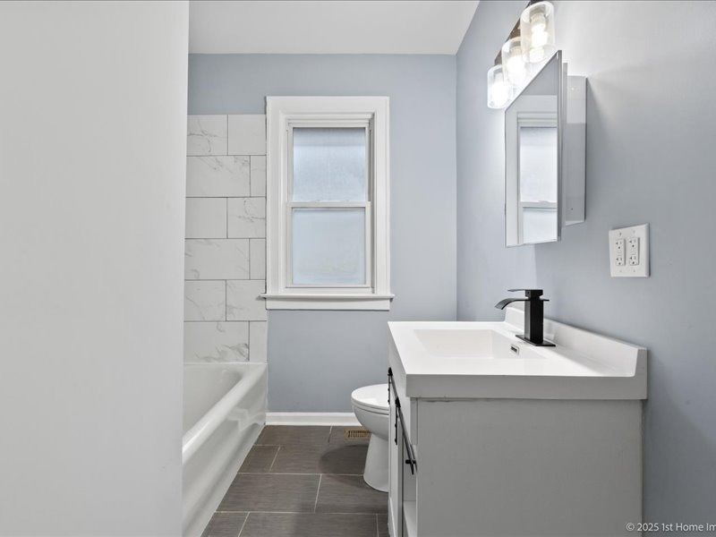 Bennett Ave, Chicago, IL 60649
