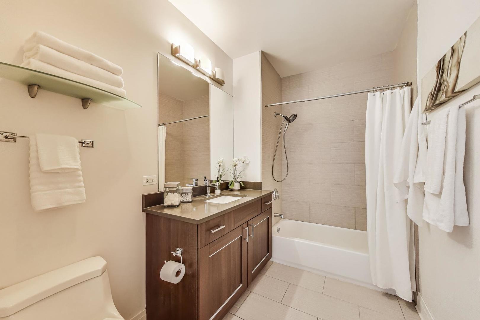Gladys Ave, Chicago, IL 60661 #1