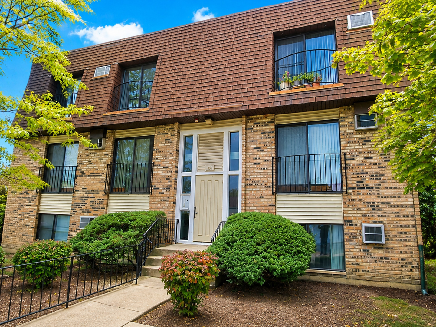 Waters Edge Dr, Glendale Heights, IL 60139